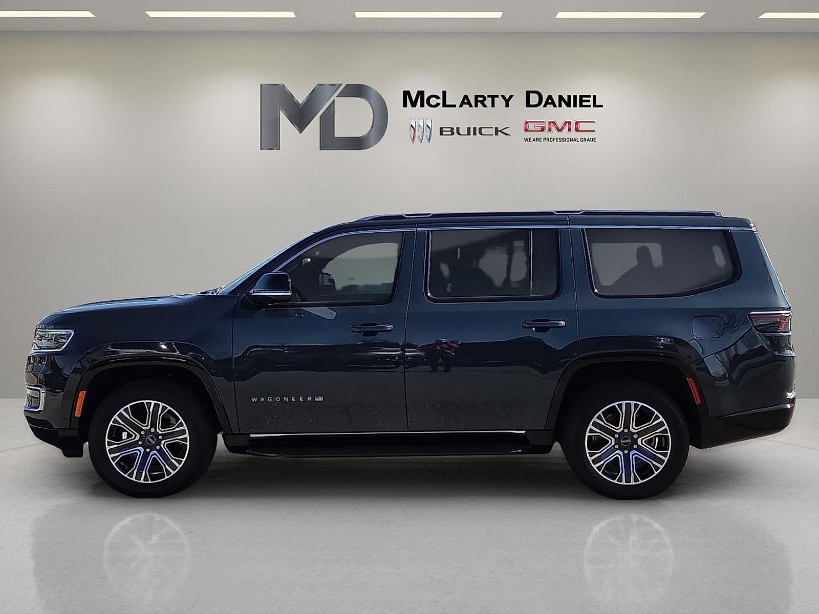 2025 Jeep Wagoneer Base