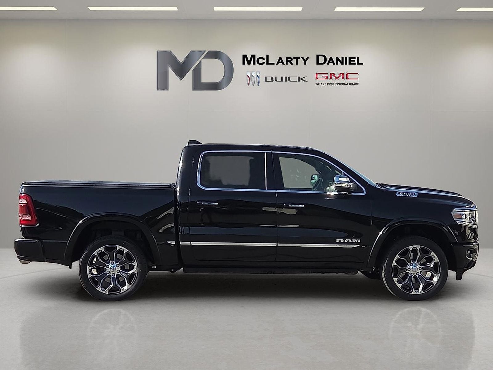 2019 RAM 1500 Limited Crew Cab 4x4 5'7" Box