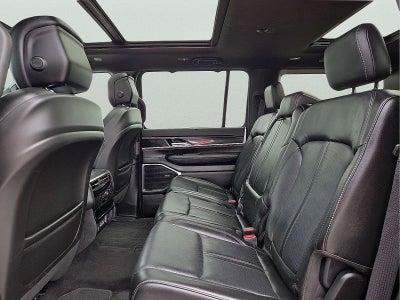 2023 Jeep Wagoneer Base