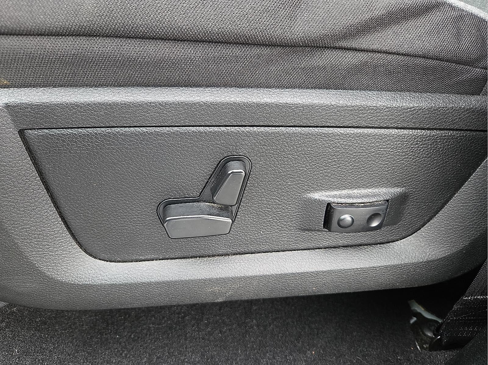 2023 RAM 1500 Classic SLT Crew Cab 4x2 5'7" Box