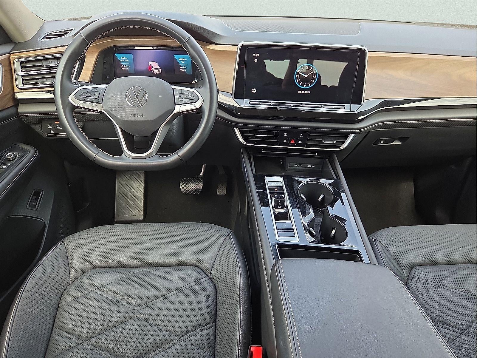 2025 Volkswagen Atlas 2.0T SE w/Technology