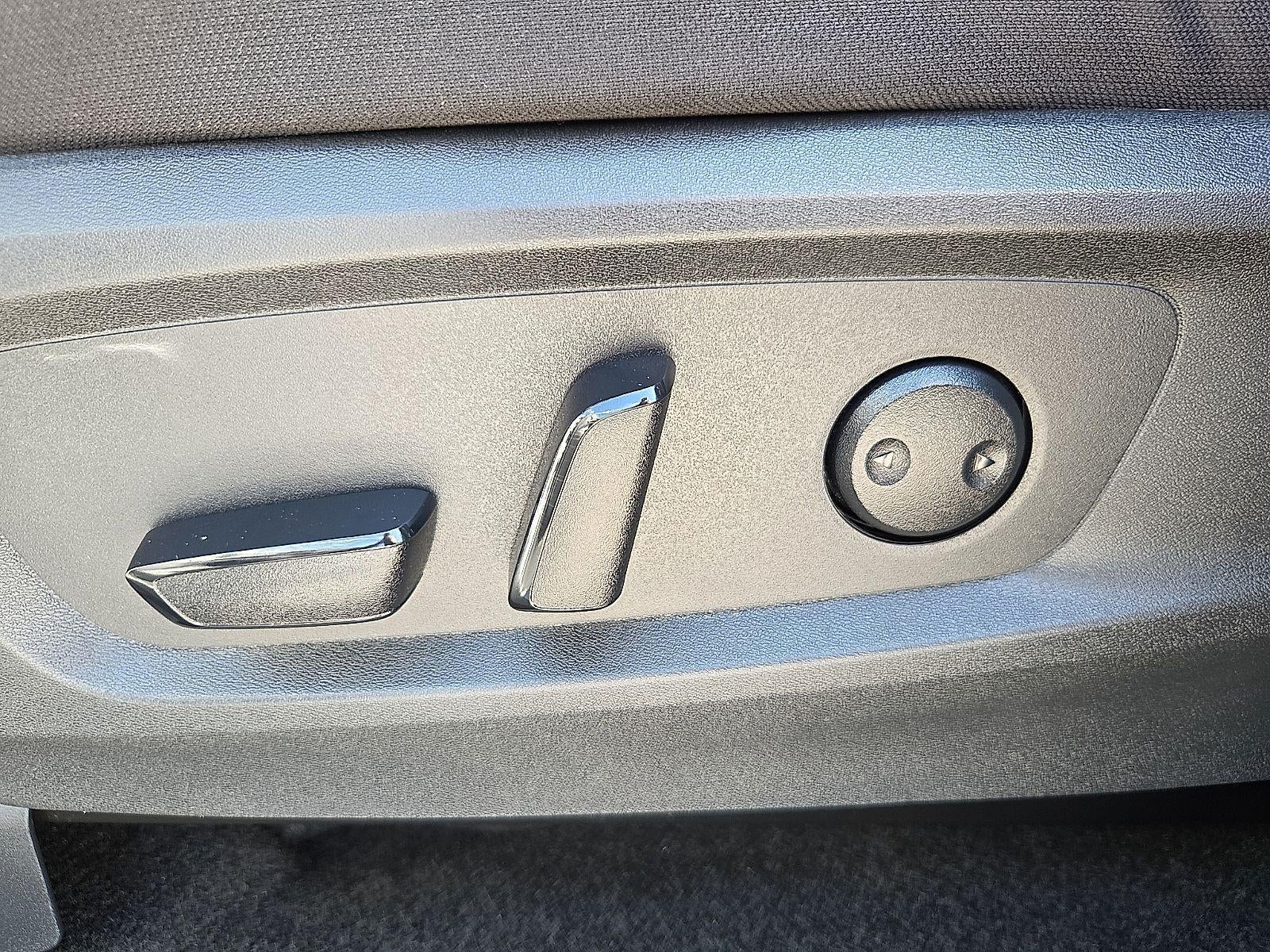 2025 Nissan Pathfinder SV FWD