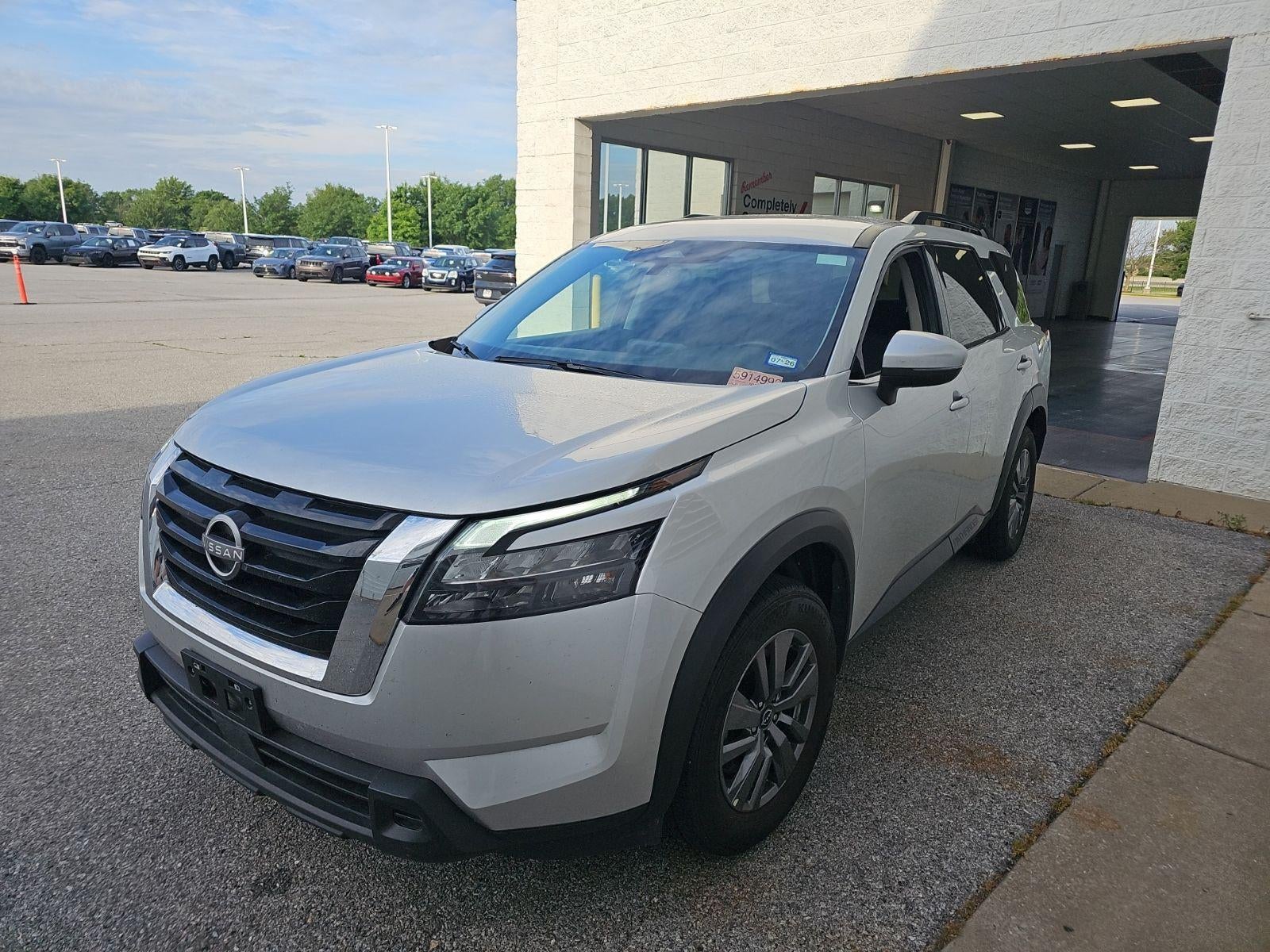 2025 Nissan Pathfinder SV FWD