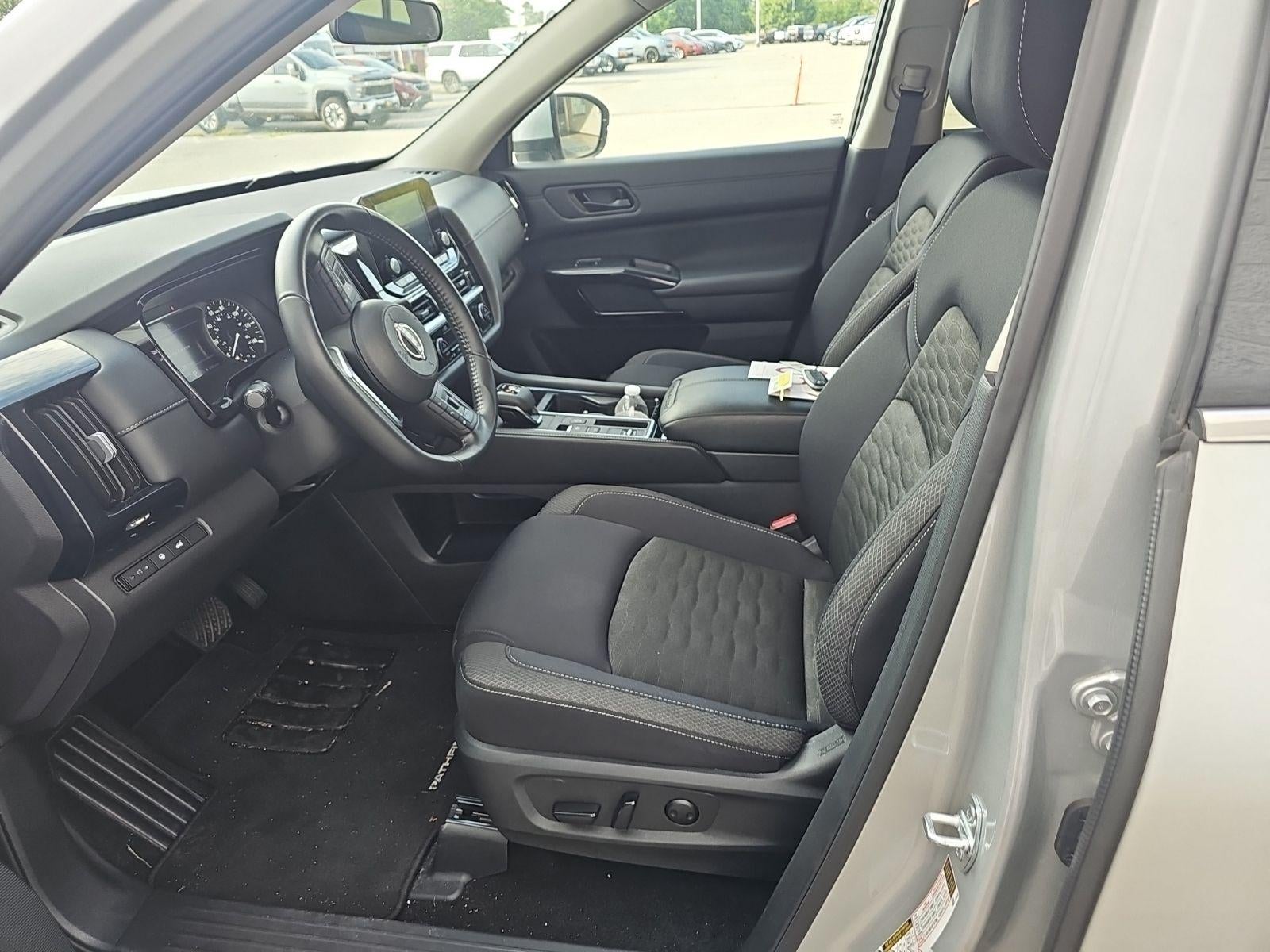 2025 Nissan Pathfinder SV FWD