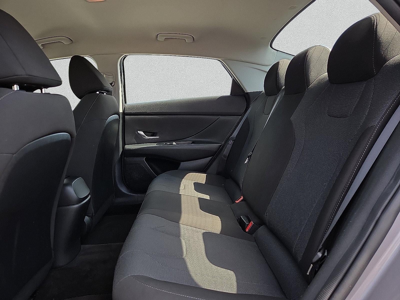 2023 Hyundai Elantra SE
