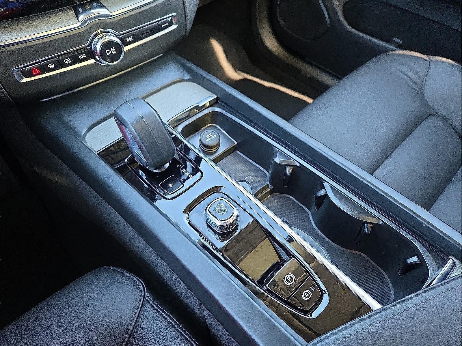 2025 Volvo XC60 Plus