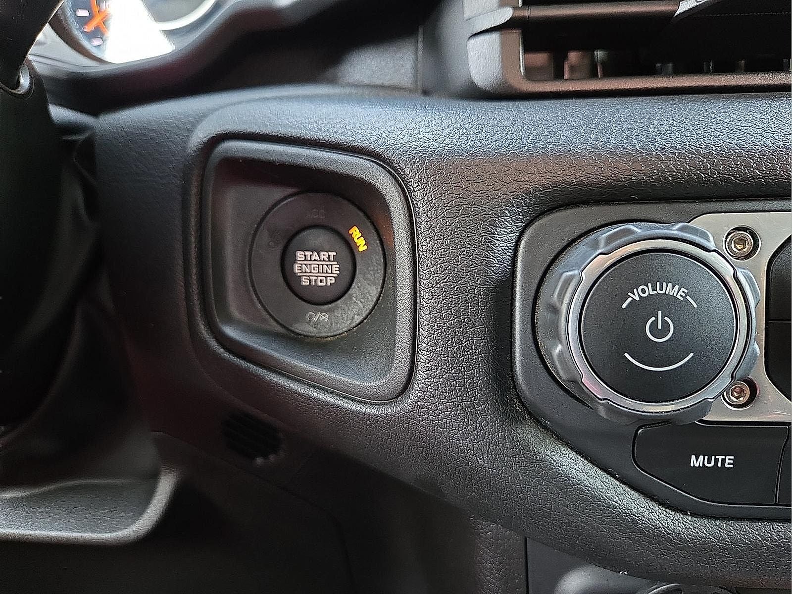 2024 Jeep Gladiator Sport S