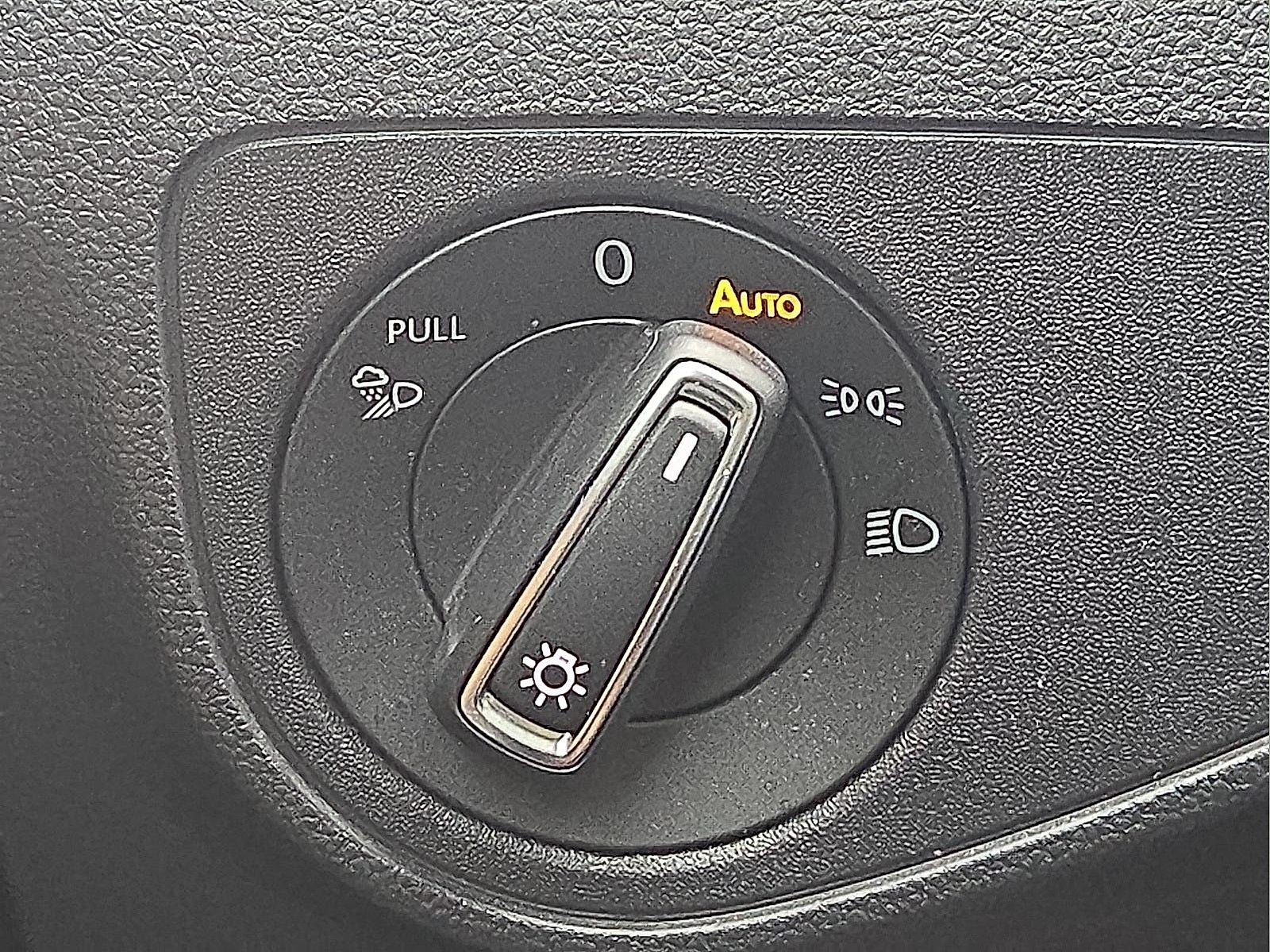 2022 Volkswagen Atlas Cross Sport 3.6L V6 SEL Premium R-Line