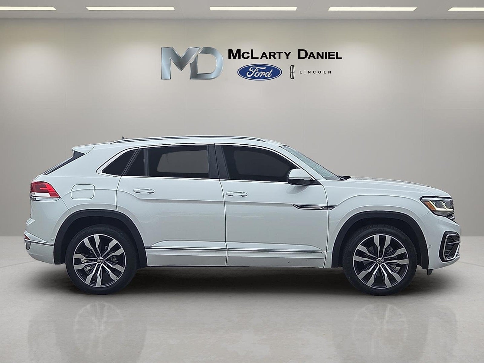 2022 Volkswagen Atlas Cross Sport 3.6L V6 SEL Premium R-Line