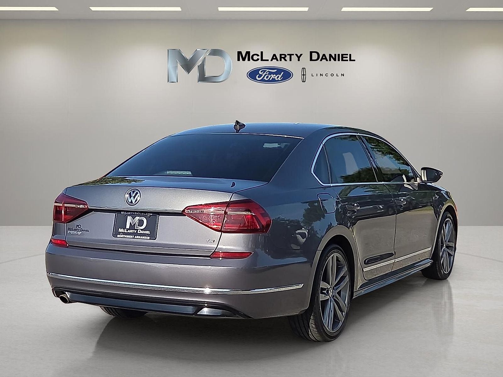 2017 Volkswagen Passat 1.8T R-Line