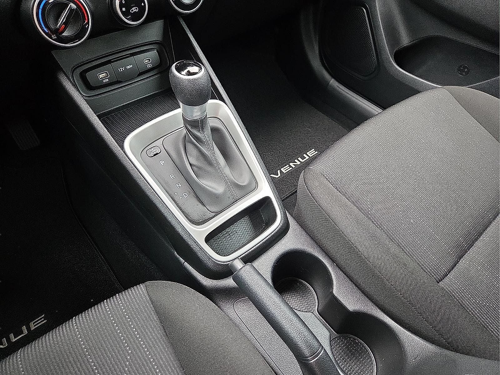 2025 Hyundai Venue SE