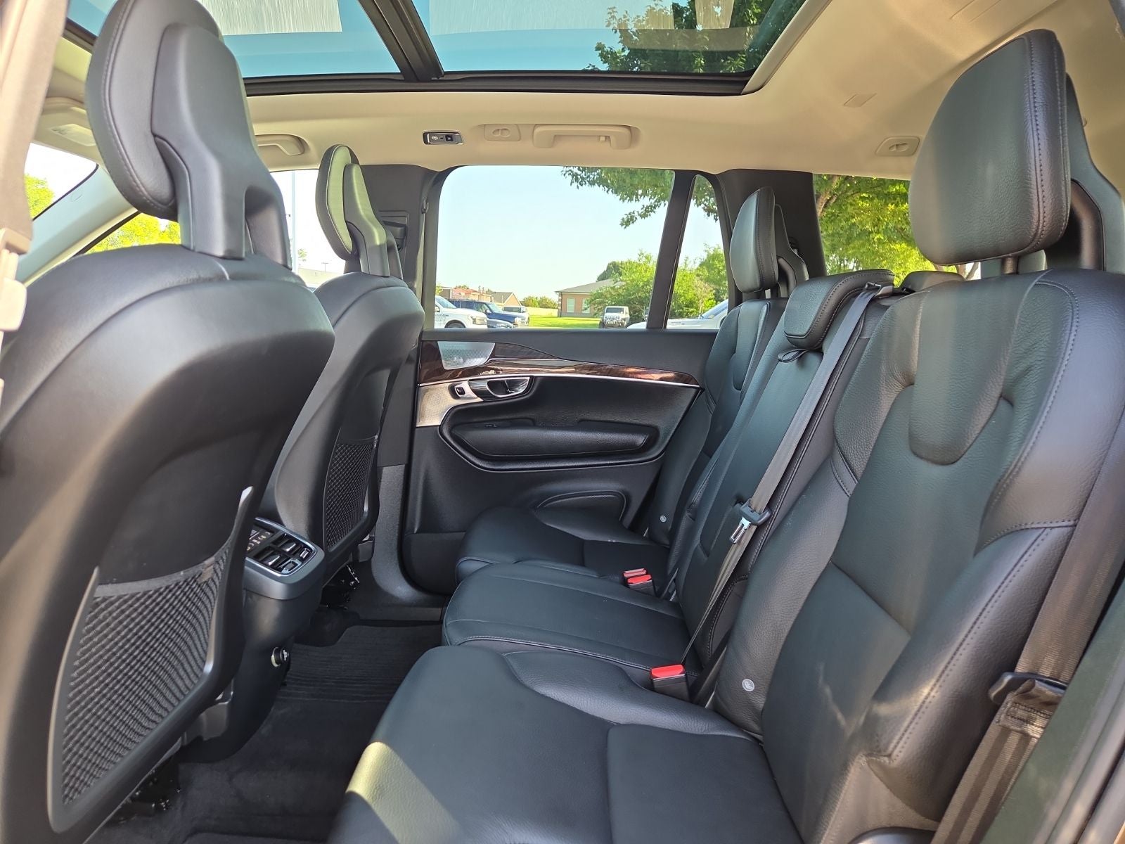 2016 Volvo XC90 T6 Momentum