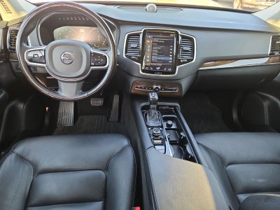 2016 Volvo XC90 T6 Momentum