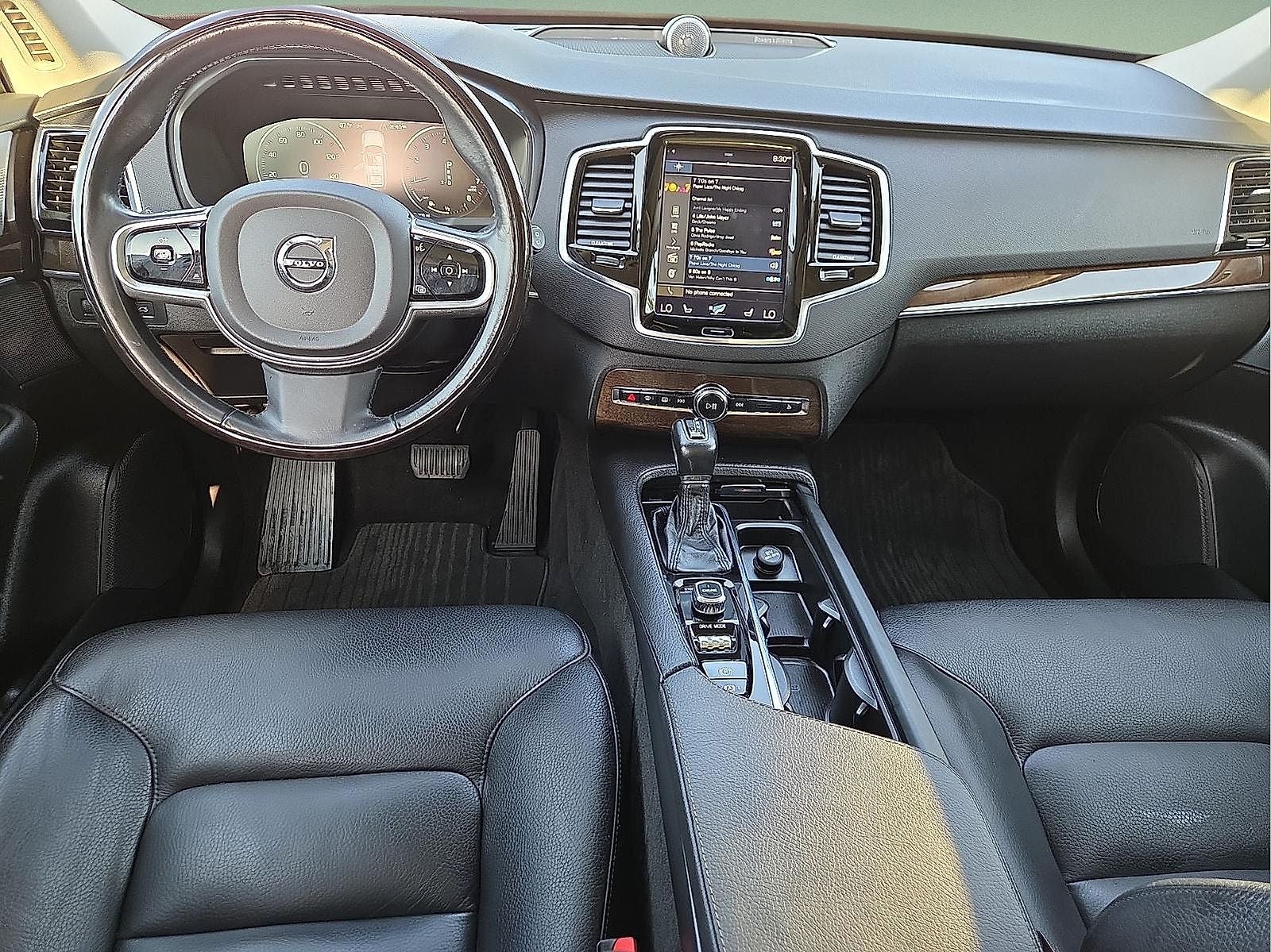 2016 Volvo XC90 T6 Momentum