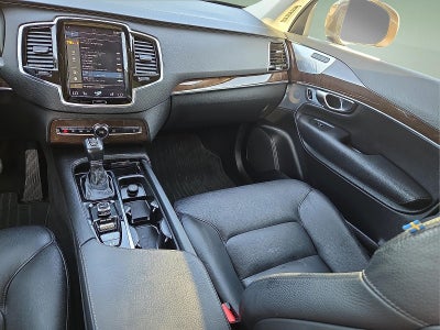 2016 Volvo XC90 T6 Momentum