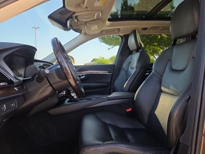 2016 Volvo XC90 T6 Momentum