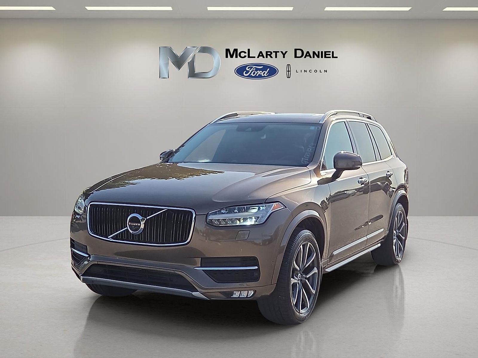 2016 Volvo XC90 T6 Momentum
