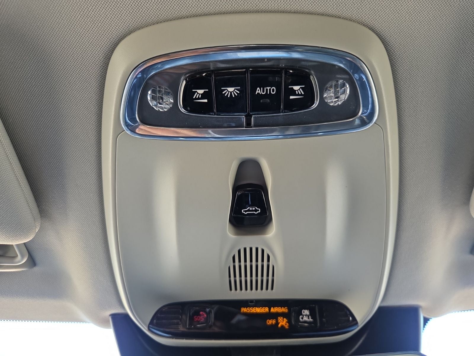 2016 Volvo XC90 T6 Momentum