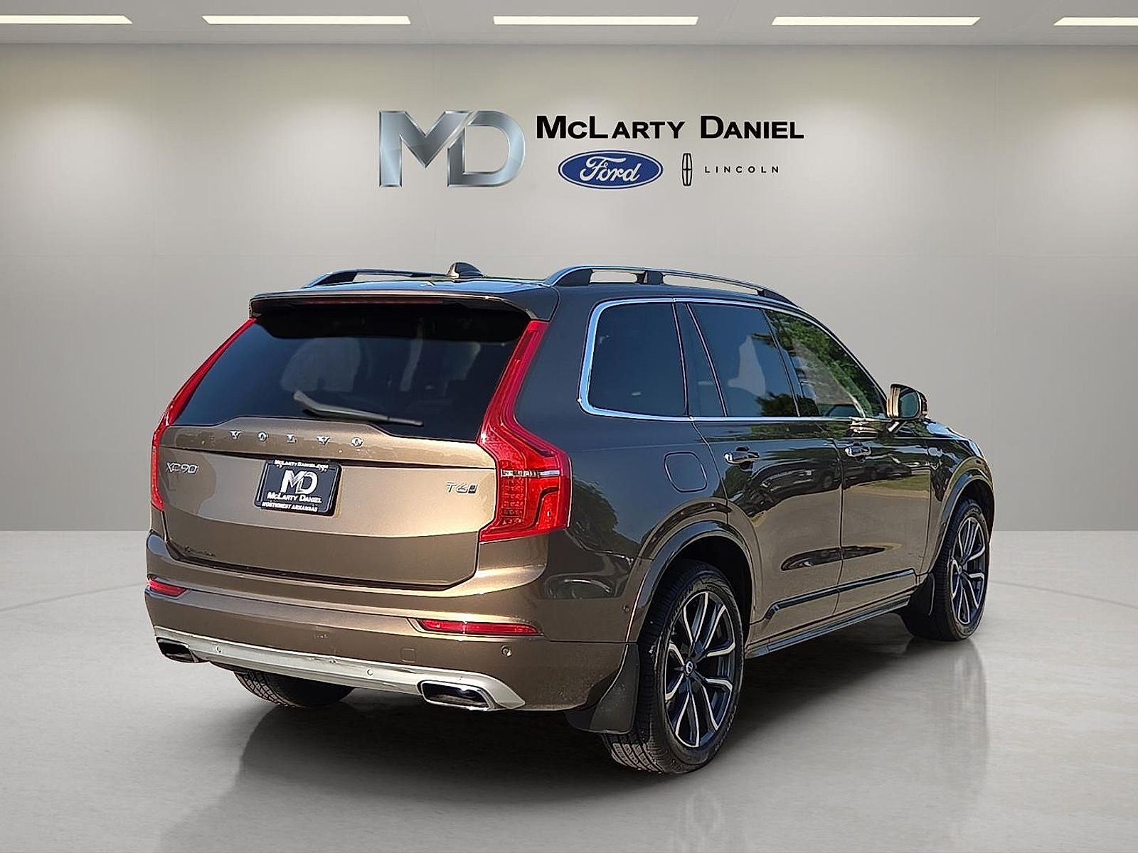 2016 Volvo XC90 T6 Momentum