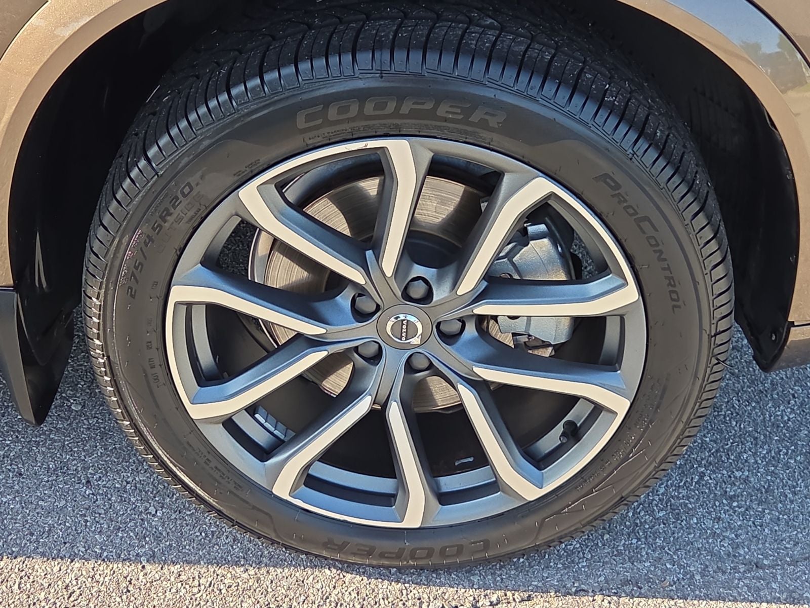 2016 Volvo XC90 T6 Momentum