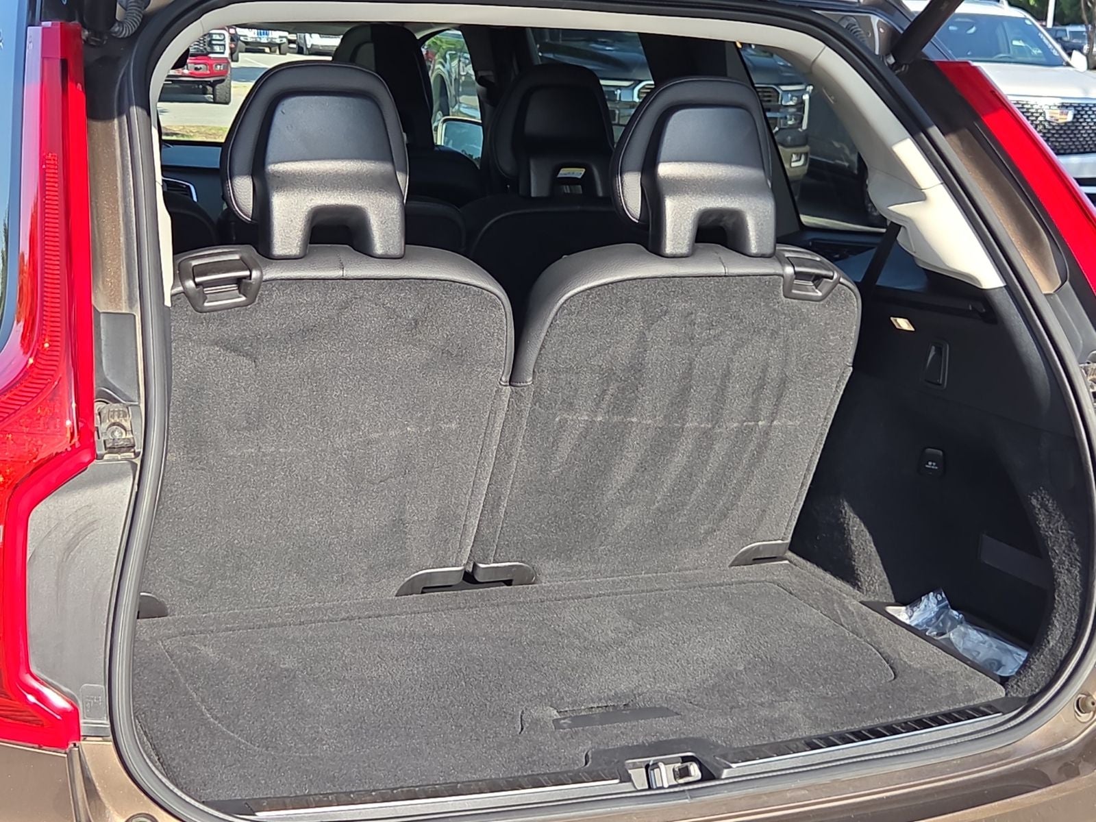 2016 Volvo XC90 T6 Momentum