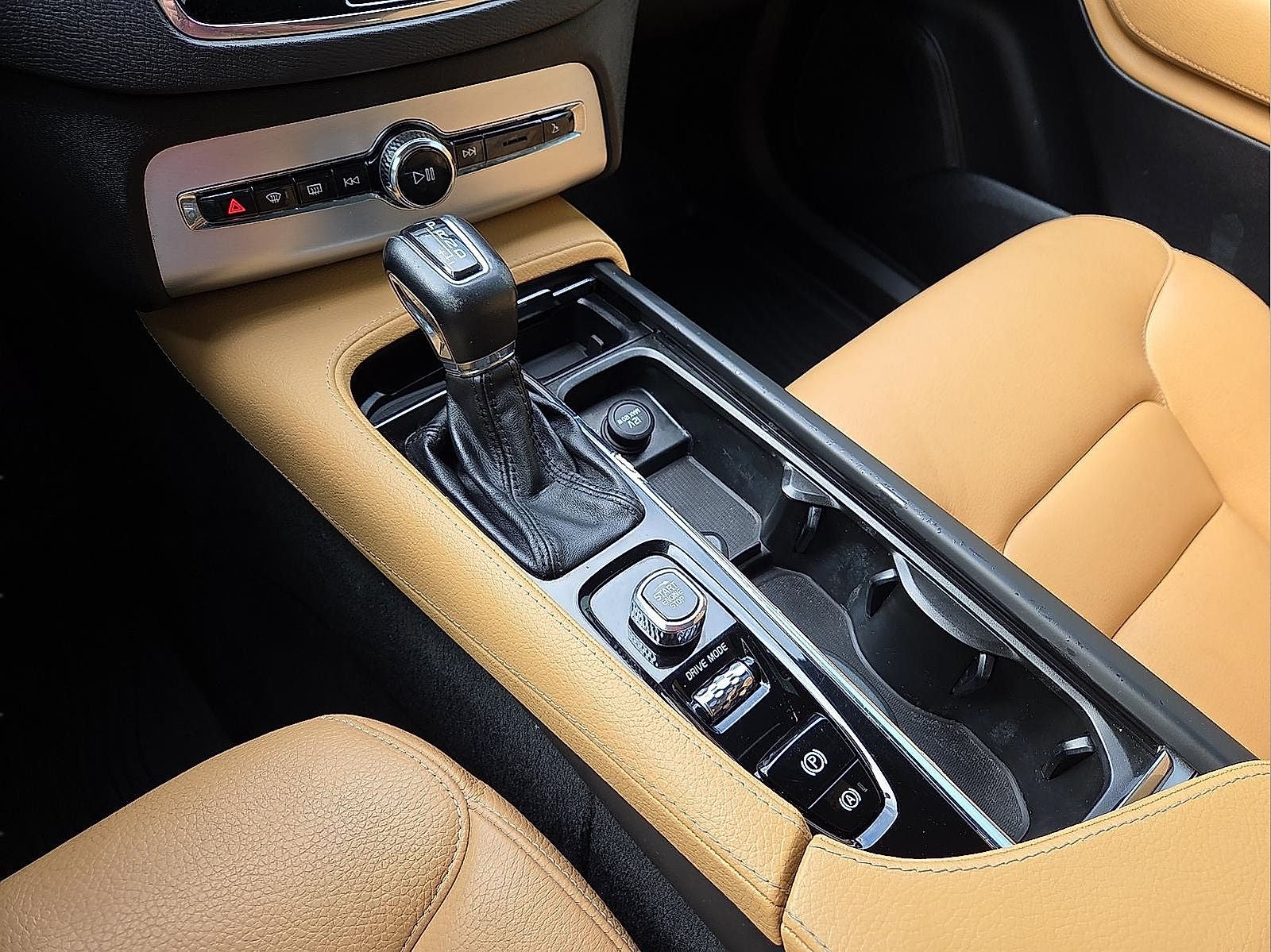 2018 Volvo XC90 T6 Momentum