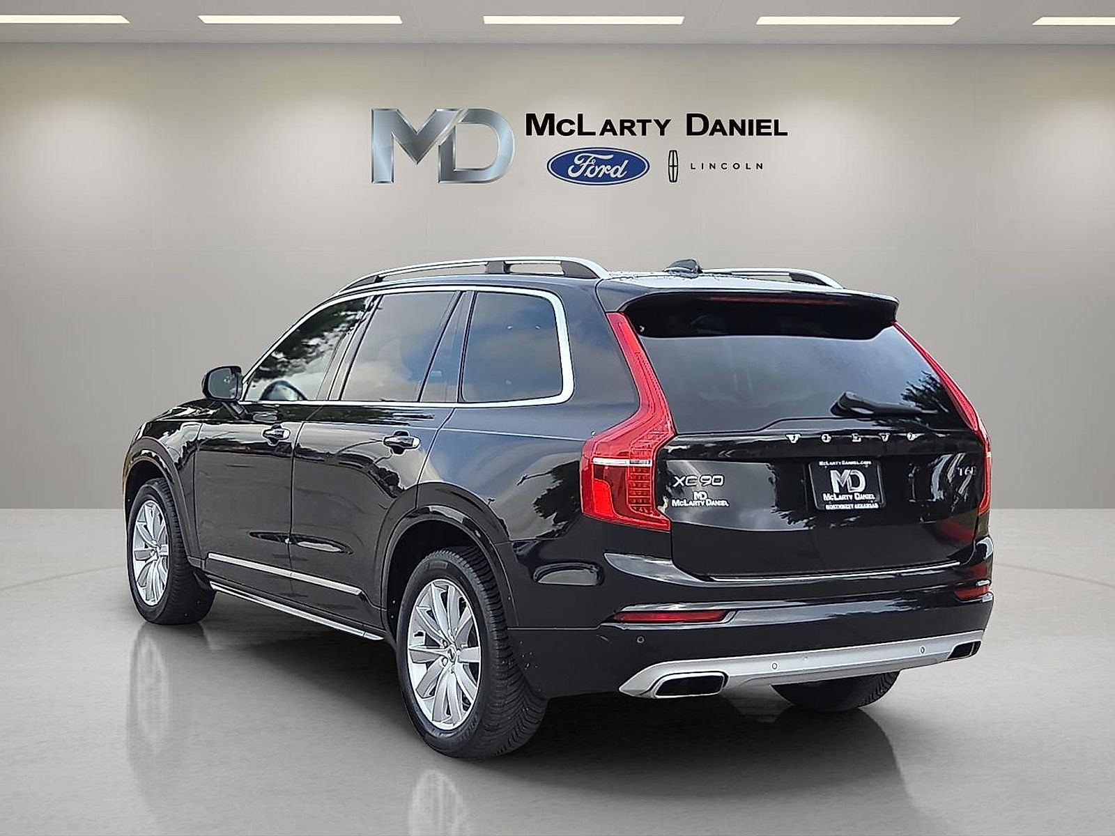 2016 Volvo XC90 T6 Momentum