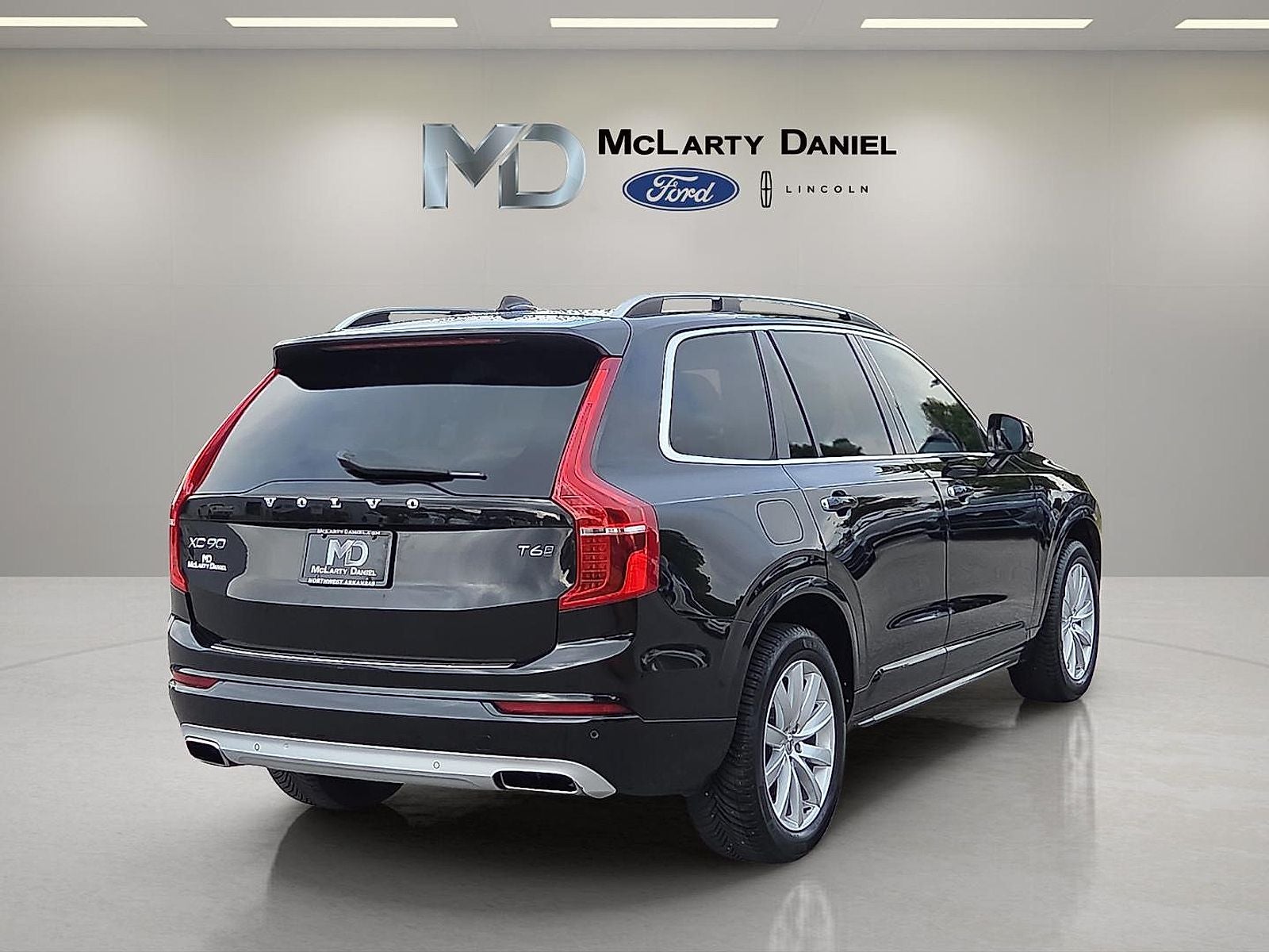 2016 Volvo XC90 T6 Momentum