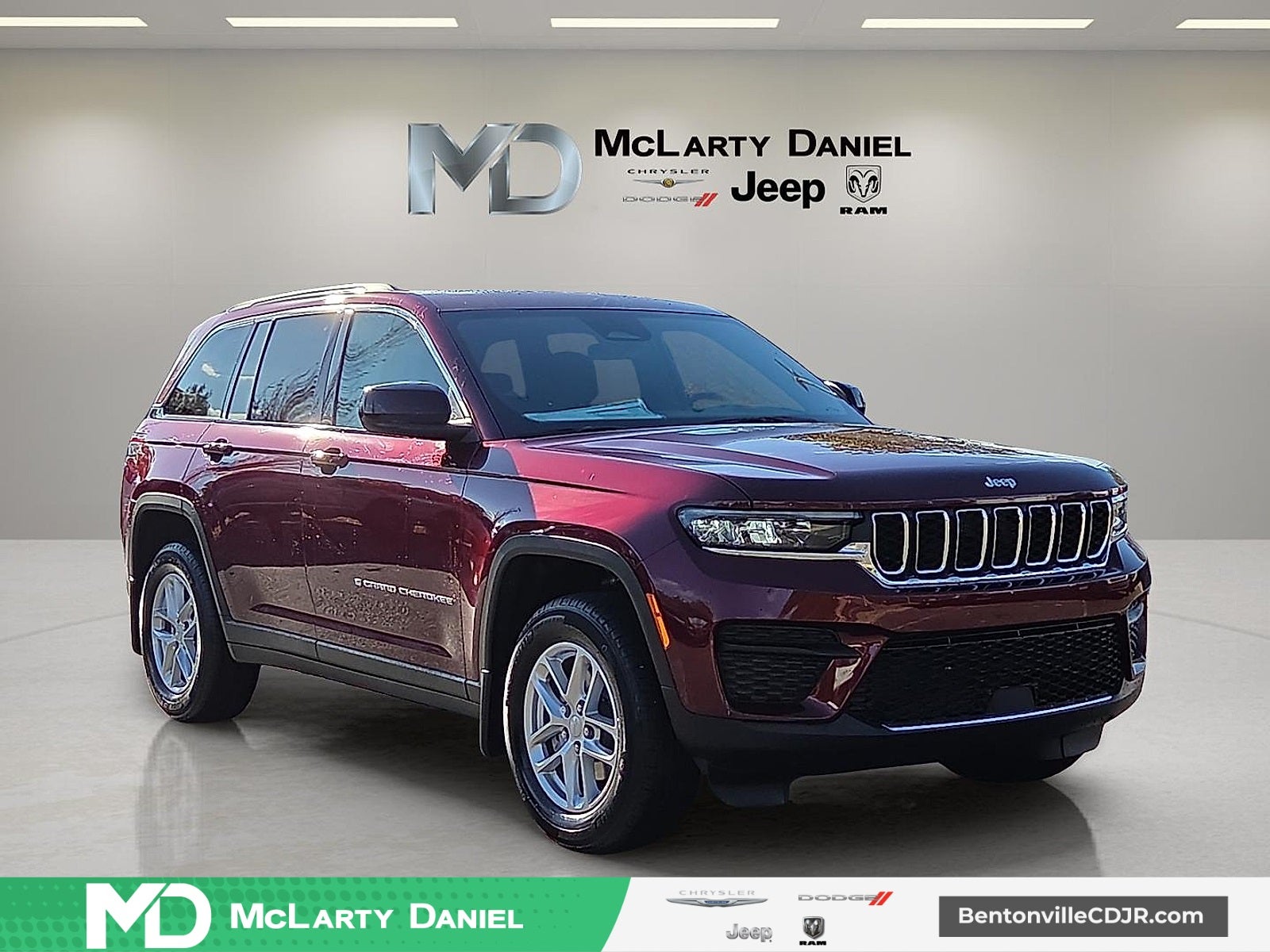 2025 Jeep Grand Cherokee GRAND CHEROKEE LAREDO X 4X4