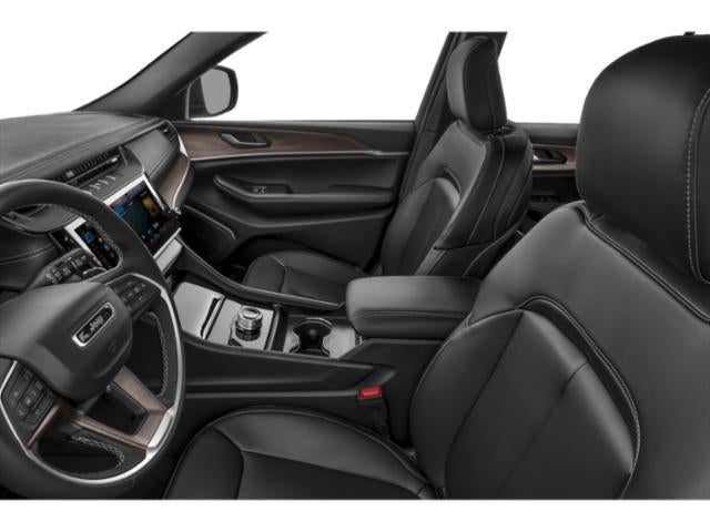 2027 Jeep Grand Cherokee GRAND CHEROKEE LAREDO X 4X4