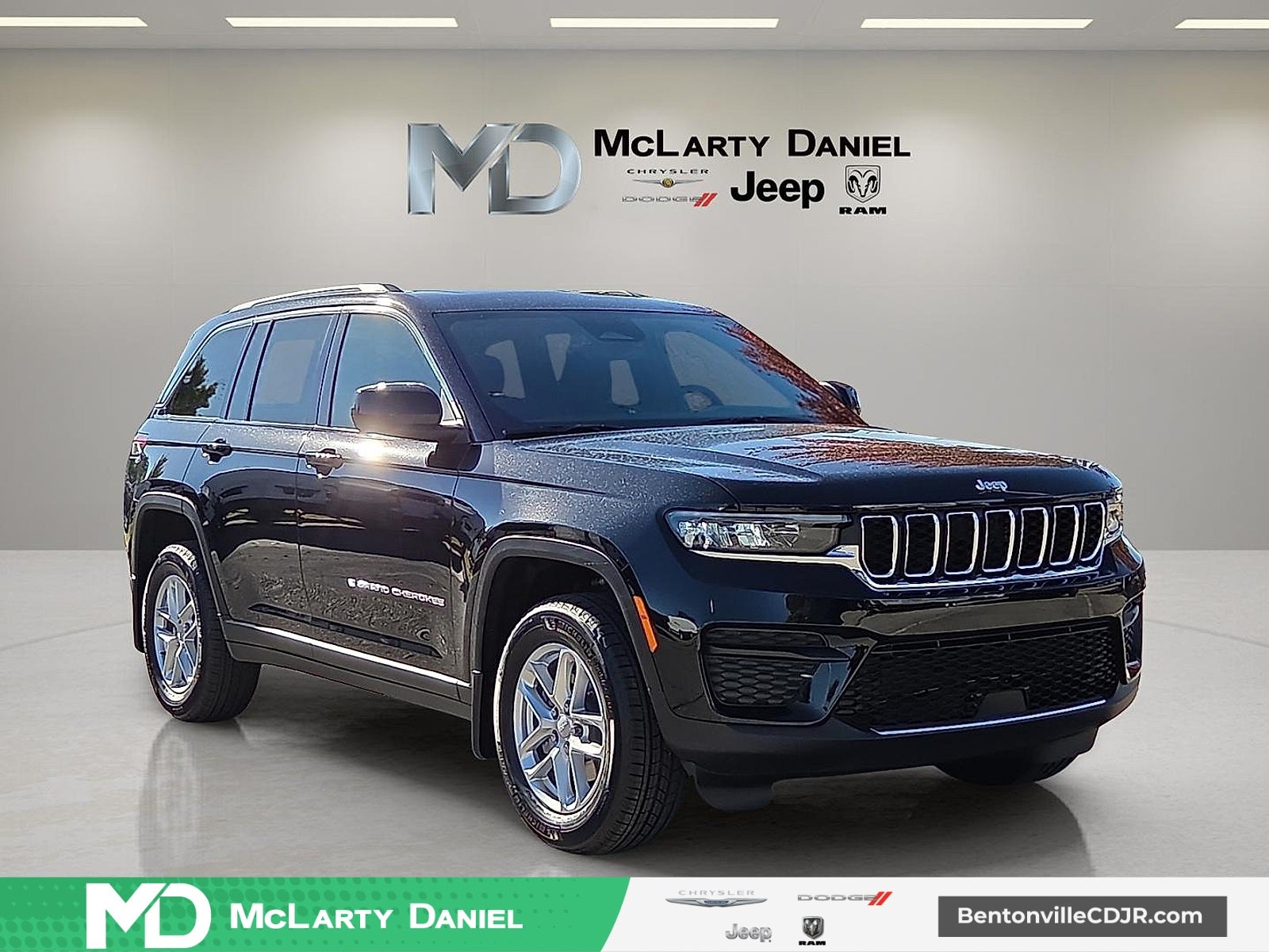 2025 Jeep Grand Cherokee GRAND CHEROKEE LAREDO X 4X4