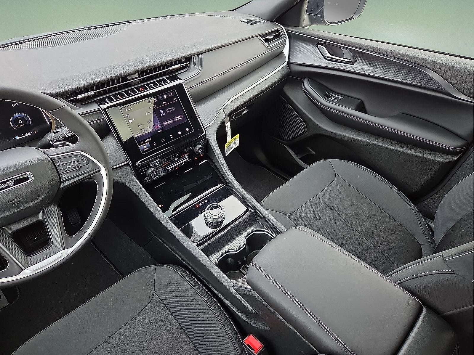 2026 Jeep Grand Cherokee GRAND CHEROKEE LAREDO X 4X4