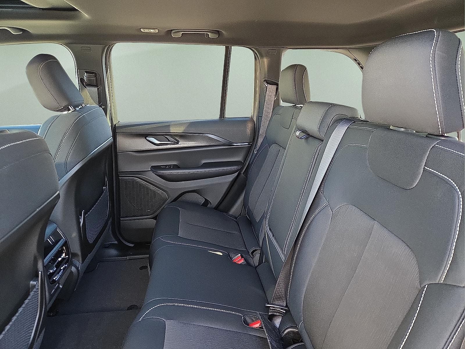 2026 Jeep Grand Cherokee GRAND CHEROKEE LAREDO X 4X4