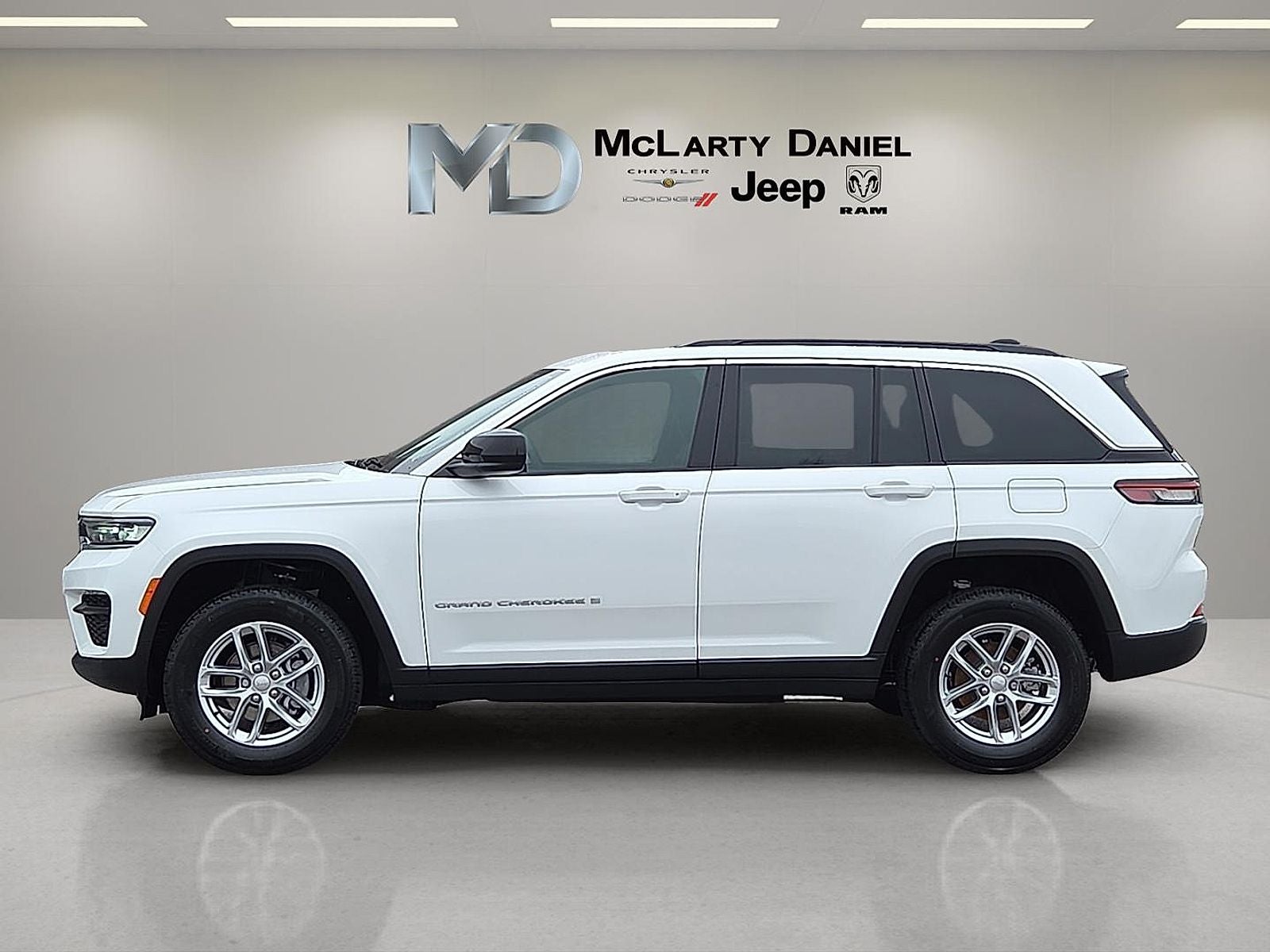 2026 Jeep Grand Cherokee GRAND CHEROKEE LAREDO X 4X4