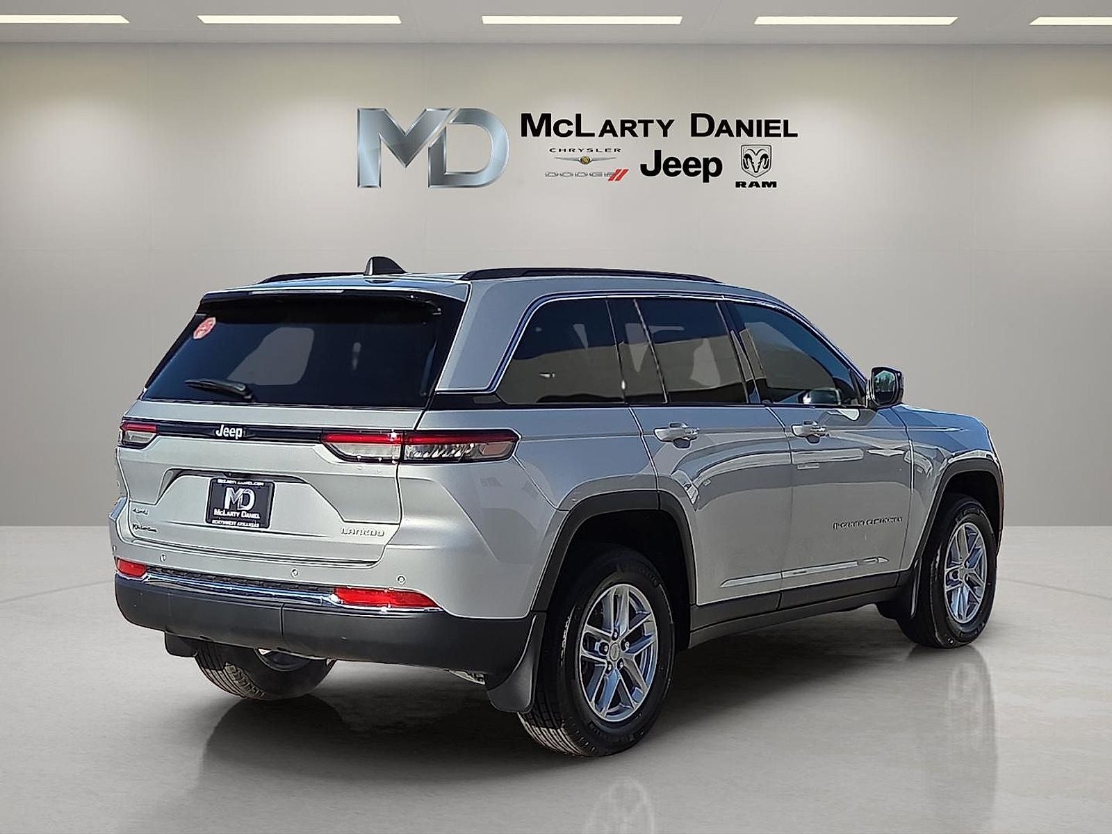 2026 Jeep Grand Cherokee GRAND CHEROKEE LAREDO X 4X4