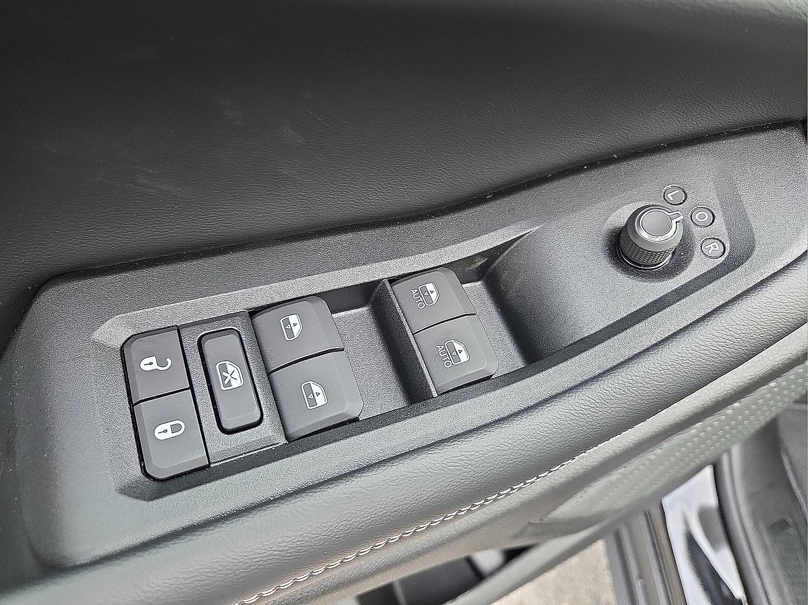 2026 Jeep Grand Cherokee GRAND CHEROKEE LAREDO X 4X4