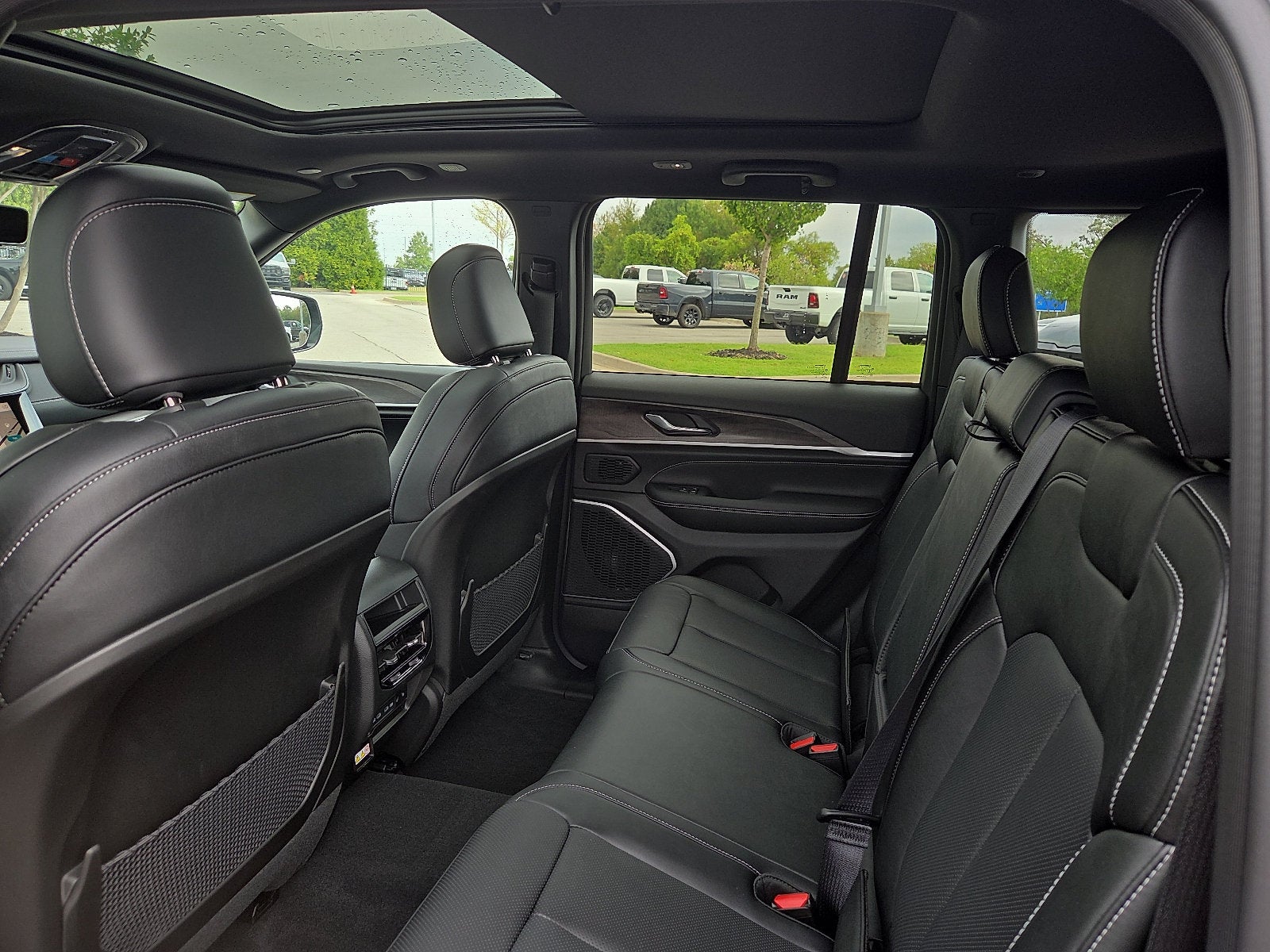 2027 Jeep Grand Cherokee GRAND CHEROKEE LIMITED RESERVE 4X4
