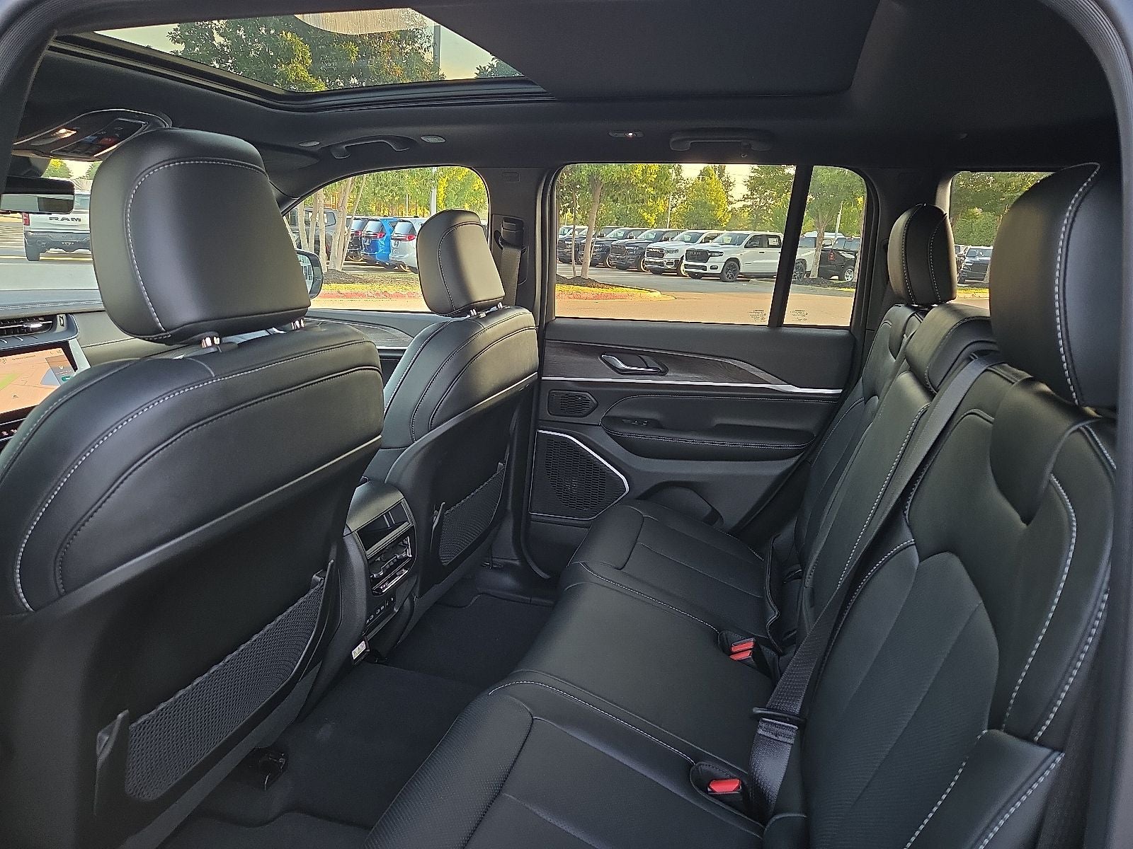 2027 Jeep Grand Cherokee GRAND CHEROKEE LIMITED RESERVE 4X4