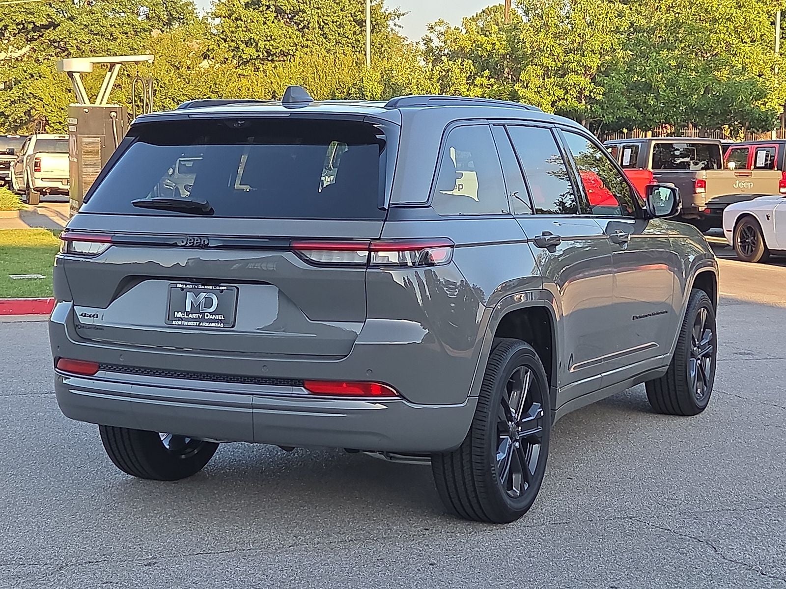 2027 Jeep Grand Cherokee GRAND CHEROKEE LIMITED RESERVE 4X4