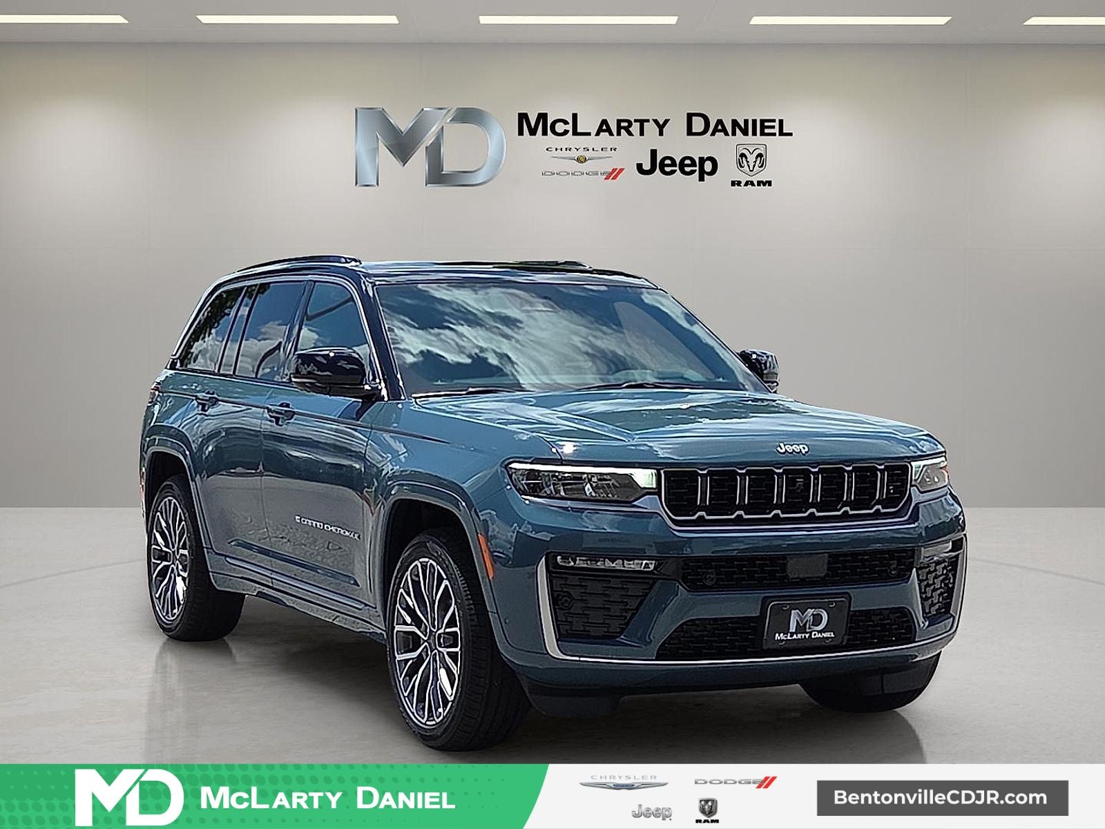 2026 Jeep Grand Cherokee Summit 4x4's photo