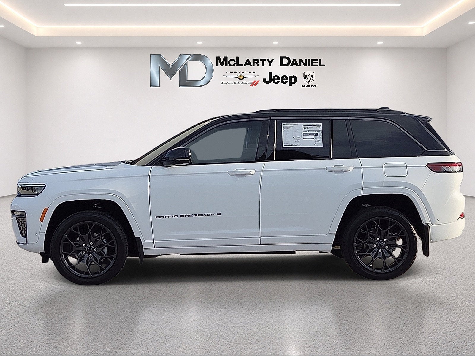 2027 Jeep Grand Cherokee GRAND CHEROKEE SUMMIT 4X4