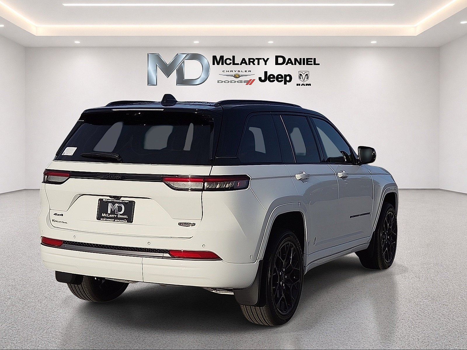 2027 Jeep Grand Cherokee GRAND CHEROKEE SUMMIT 4X4
