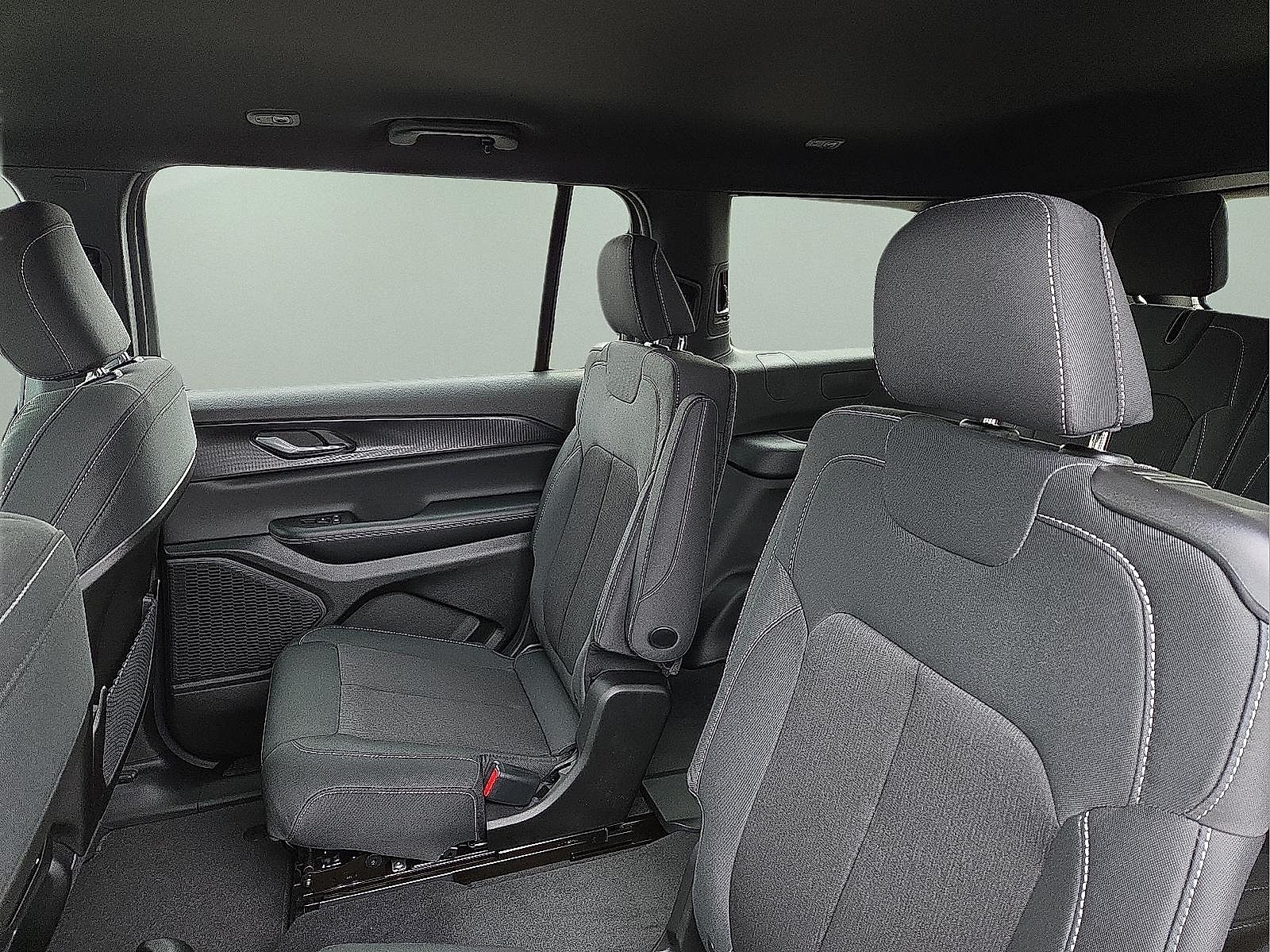 2025 Jeep Grand Cherokee GRAND CHEROKEE L LAREDO 4X4