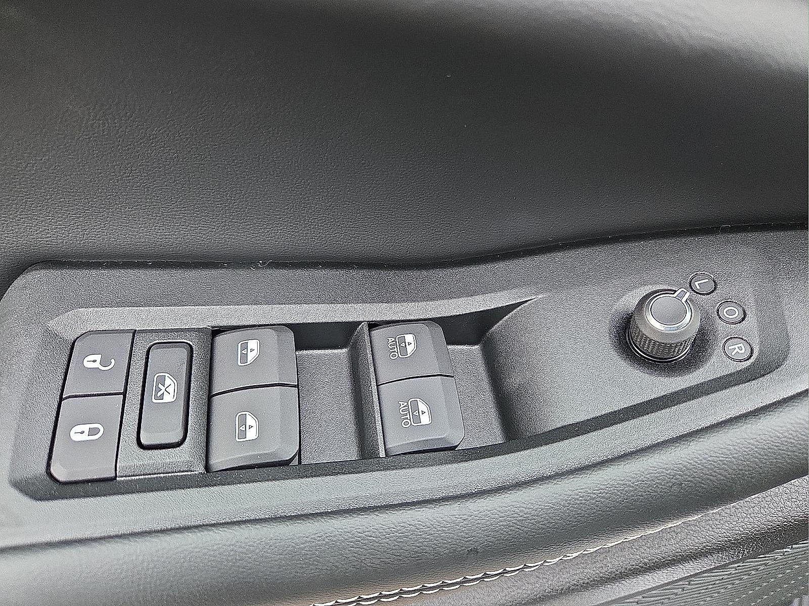 2025 Jeep Grand Cherokee GRAND CHEROKEE L LAREDO 4X4