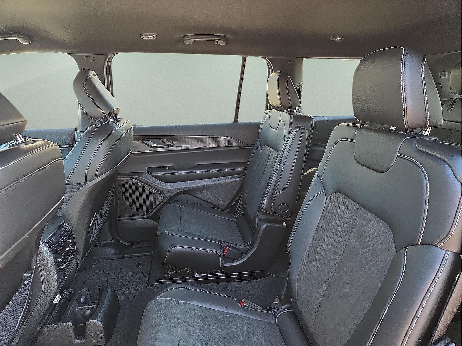 2025 Jeep Grand Cherokee GRAND CHEROKEE L ALTITUDE 4X4