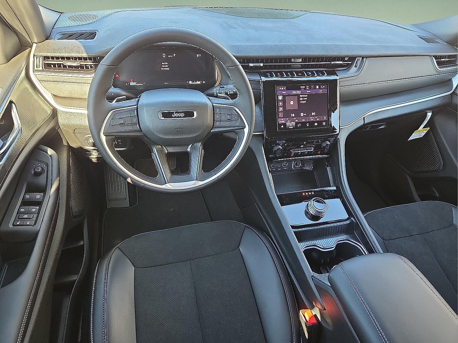 2025 Jeep Grand Cherokee GRAND CHEROKEE L ALTITUDE 4X4