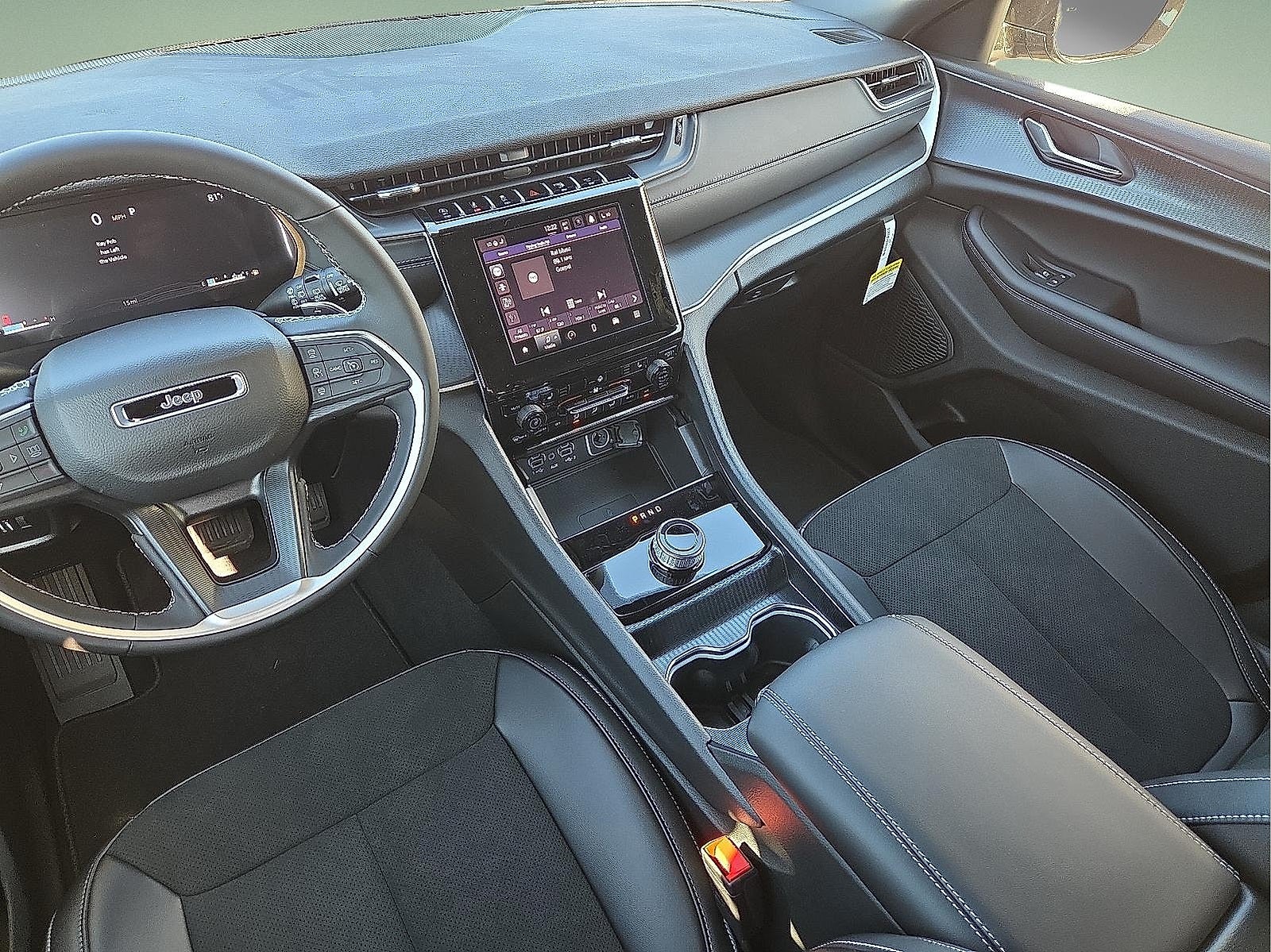 2025 Jeep Grand Cherokee GRAND CHEROKEE L ALTITUDE 4X4