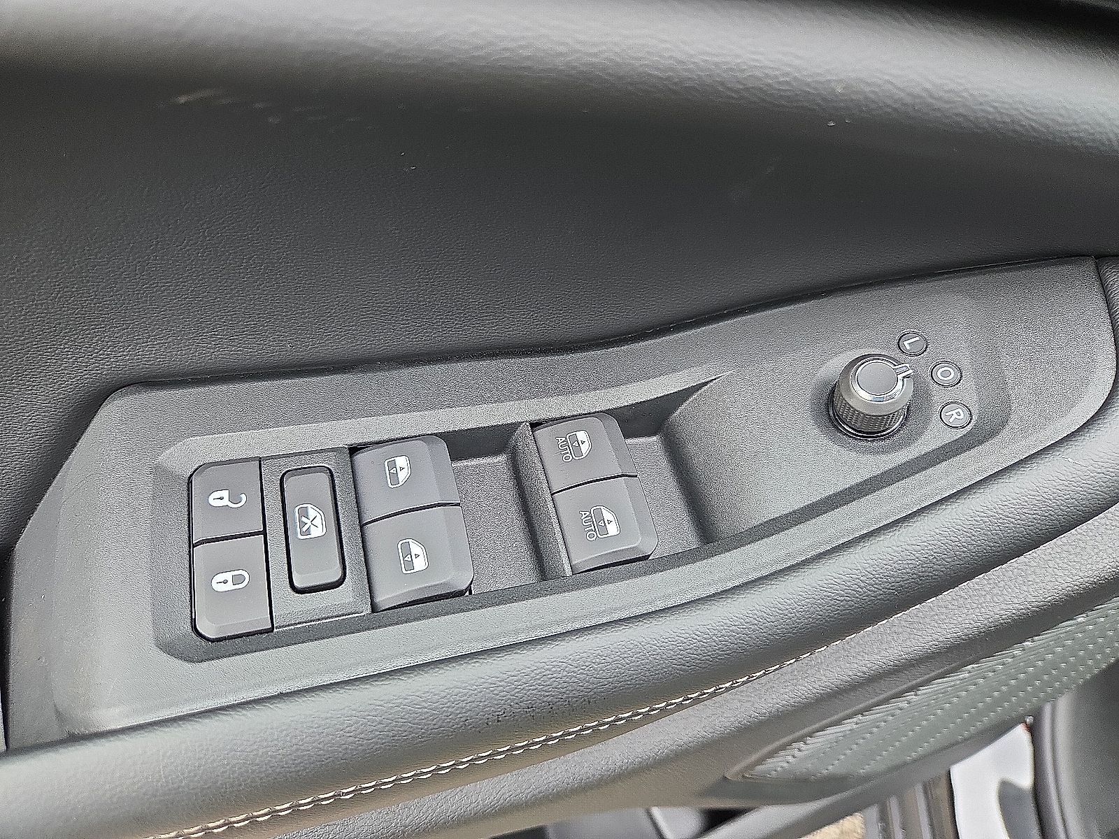 2025 Jeep Grand Cherokee GRAND CHEROKEE L LAREDO 4X4