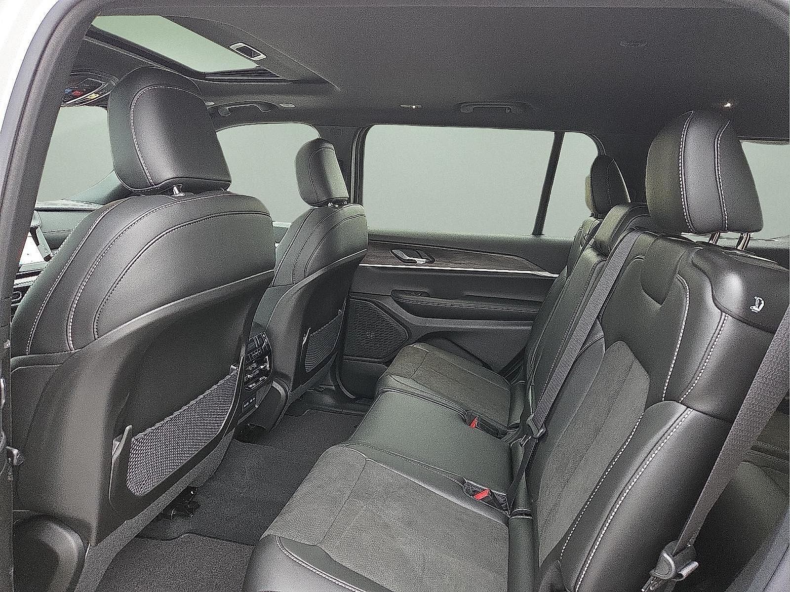 2026 Jeep Grand Cherokee GRAND CHEROKEE L LAREDO ALTITUDE 4X4