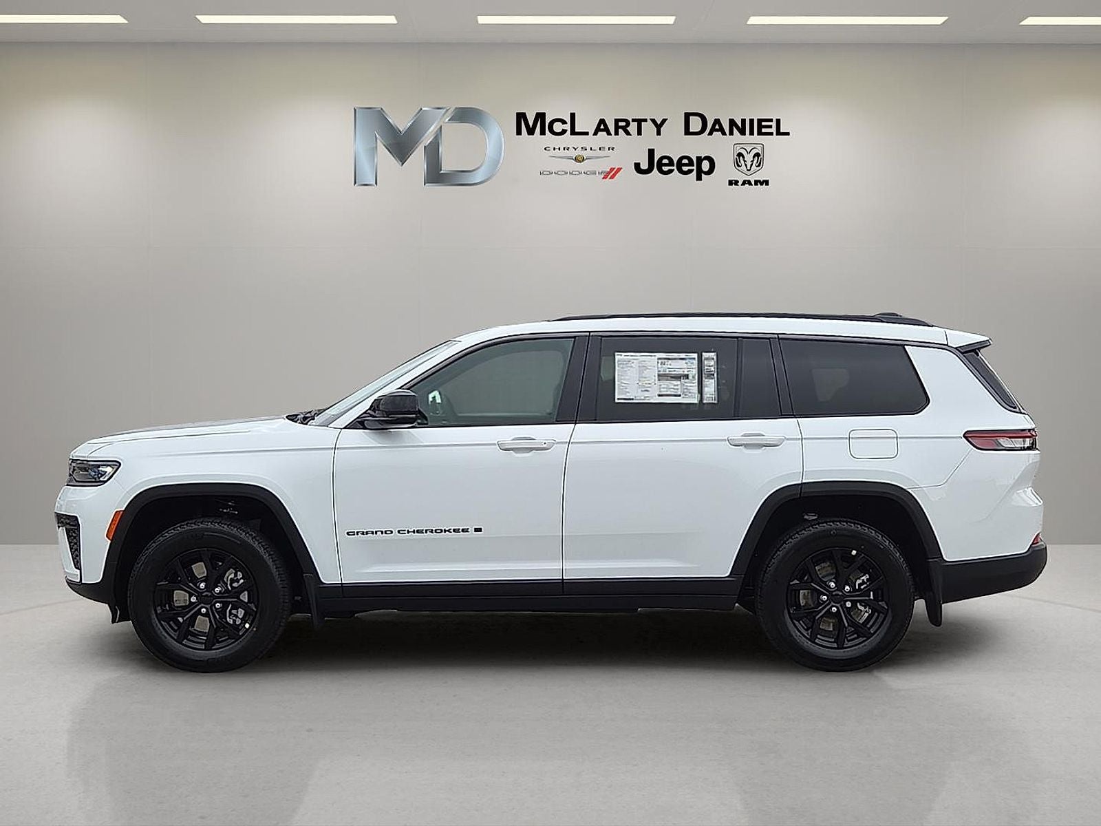 2026 Jeep Grand Cherokee GRAND CHEROKEE L LAREDO ALTITUDE 4X4